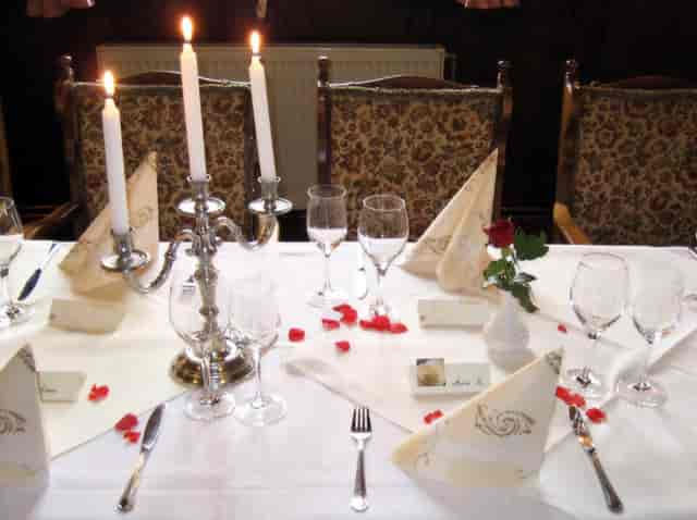 Wedding reception Petrusstube elegant table setting