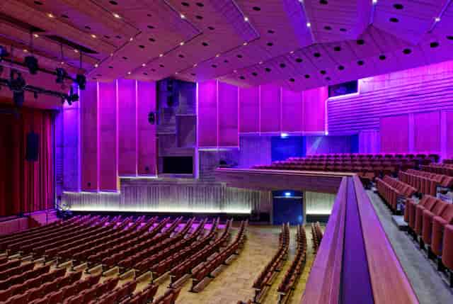 Purple-lit multi-level theater at Kongress am Park Augsburg for keynote and awards ceremony.