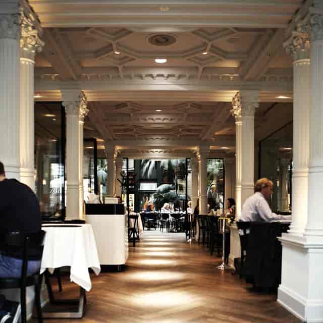 Elegant Cafe Luitpold bar for high-end networking events and professional boardroom lunches.