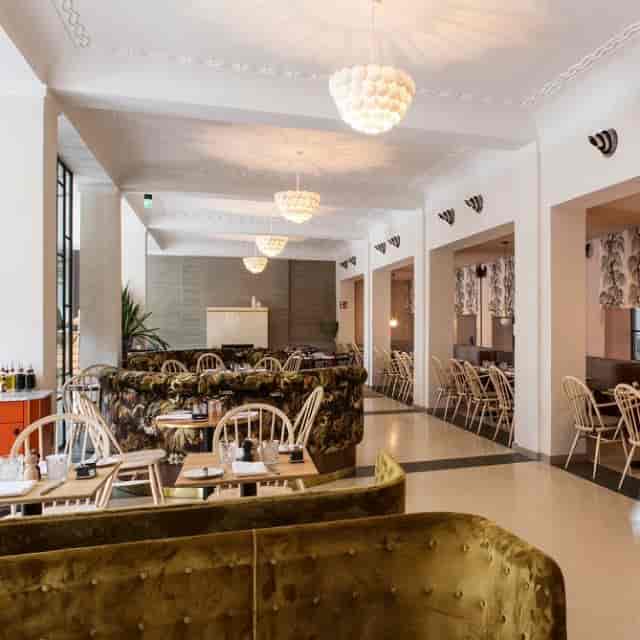 Lounge at Café Reitschule: Elegant restaurant venue for corporate dinners and networking events.