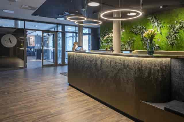 Modern Abasto Hotel Dachau lobby with biophilic design for corporate conference events.