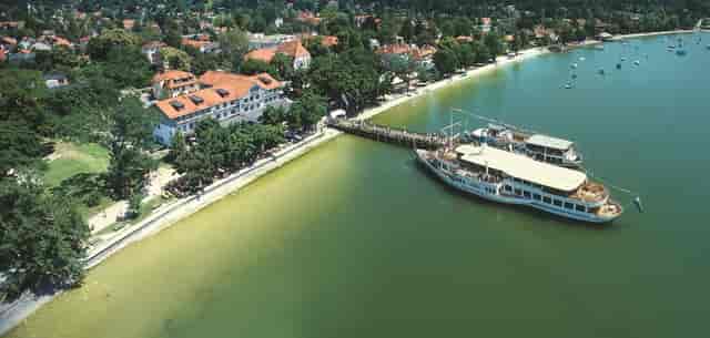 Seehof Ammersee waterfront conference room with pier access for corporate retreats and events.