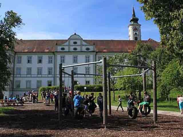 Internat Kloster Schäftlarn: Historic venue for corporate retreats and team-building events.