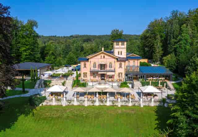 Luxury La Villa venue with outdoor space for corporate retreats and intimate weddings.