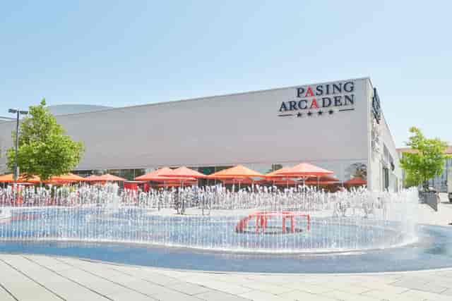 Pasing Arcaden outdoor plaza with water features for brand pop-ups and networking events.