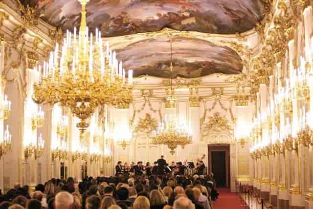 Great Gallery at Schönbrunn Palace: historic venue for exclusive gala dinners and VIP performances.