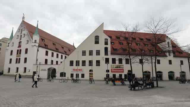Filmmuseum Münchner Stadtmuseum: Historic event venue with plaza for corporate events and networking.