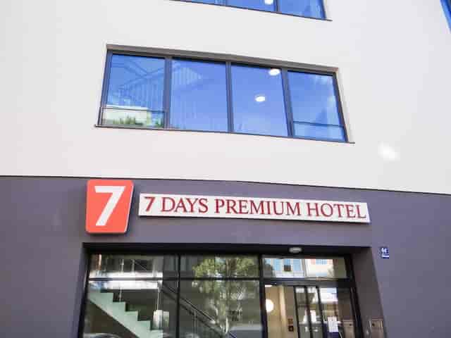 Meeting room at Hotel Campanile München Sendling, ideal for small corporate workshops and meetings.
