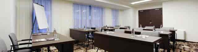 Rapsodia Română breakout room at Mercure Bucharest, ideal for corporate training and workshops.