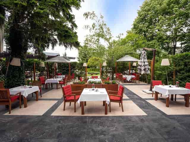 Pine Garden at Crowne Plaza Bucharest, ideal for an intimate networking reception or garden event.