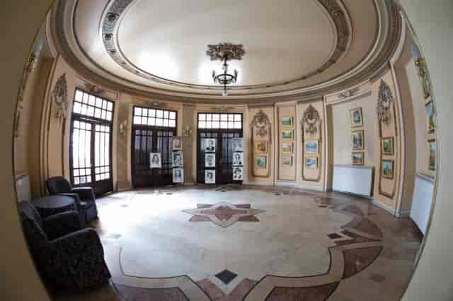 Rotonda Elisabeta at Cercul Militar National: elegant dome for cocktail receptions and events.