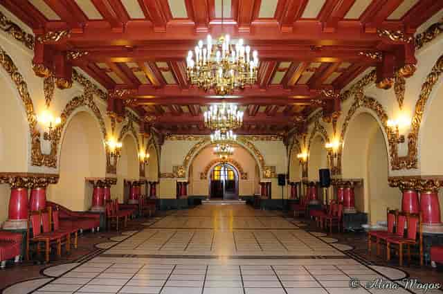 Sala Bizantină ballroom, historic architecture, ideal for gala or upscale dinner event venue.