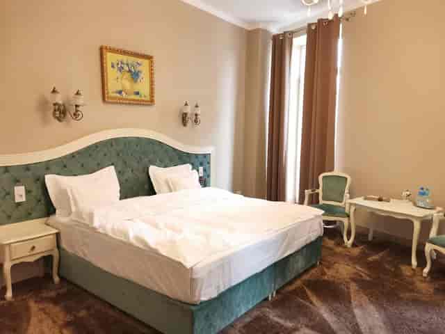 Creanga Room at Grand Hotel Traian: classic hotel suite for VIP events and business lodging.