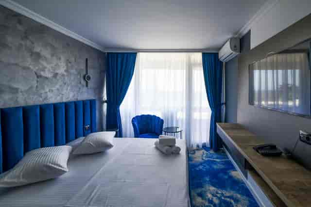 Modern Hotel Topaz apartment guest room for business travel and corporate site inspections.