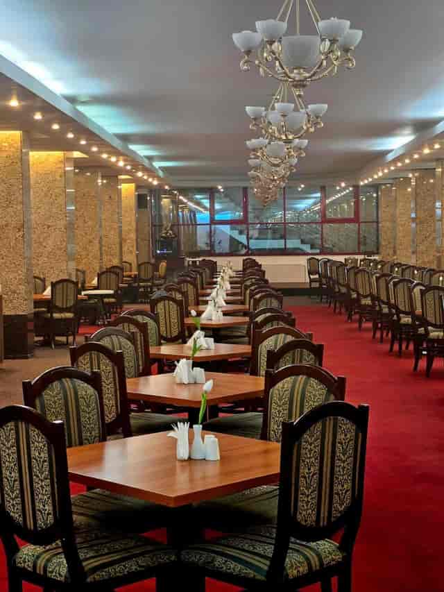 Restaurant Smarald theater-style banquet hall for corporate events and conference venue hosting.