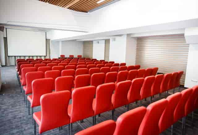 Cuza Centre at Unirea Hotel with bold red theater seating for corporate events and conferences.
