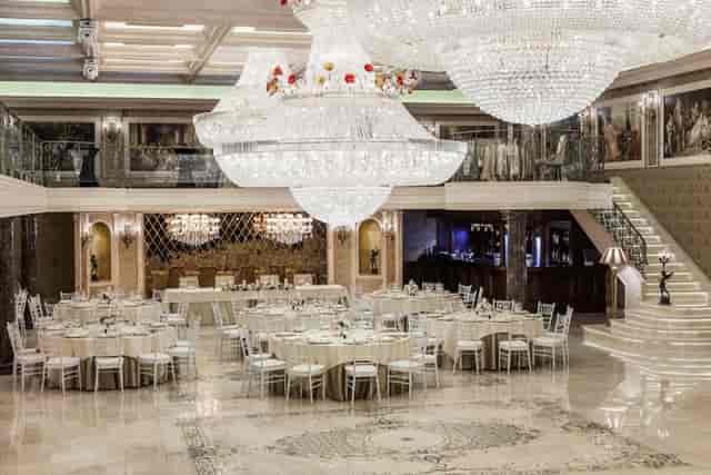 Luxury banquet hall in Bucharest with crystal chandeliers for weddings and gala events.