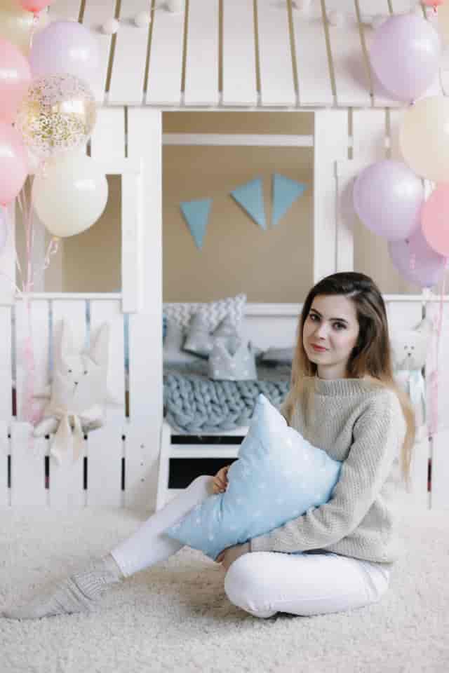 Baby shower decor at The Yellow House with pastel balloons and plush styling.