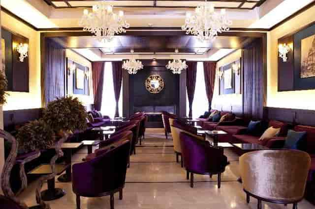 Upscale private dining room at Hotel Epoque, perfect for luxury networking and VIP events.
