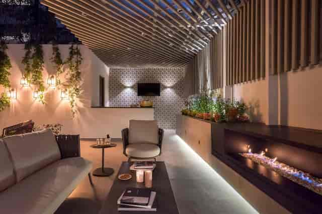 Tartín Studio outdoor lounge with ambient fireplace, perfect for VIP networking and event receptions.