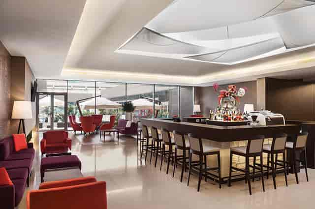 Ramada Plaza Bucharest flexible event space with bar for networking and corporate conferences.