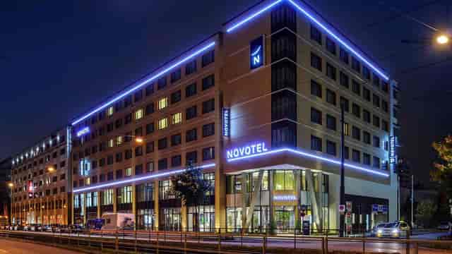 Modern Meeting Room 6 at Novotel München, perfect for corporate events and networking.