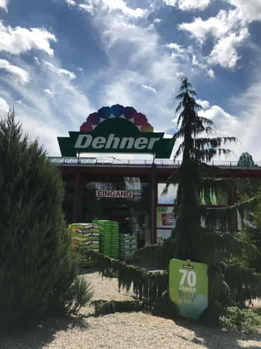 Dehner Garden Center entrance with inventory clutter, improving retail layout and event flow.