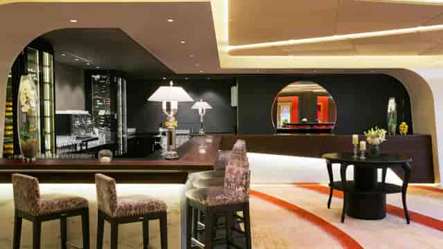 Chic modern event space at Die Küche München, ideal for networking and social gatherings.