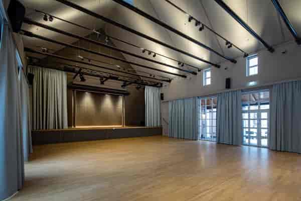 Kreszenz⁴ at Platzl Hotel: spacious event space with wooden floor for meetings and conferences.
