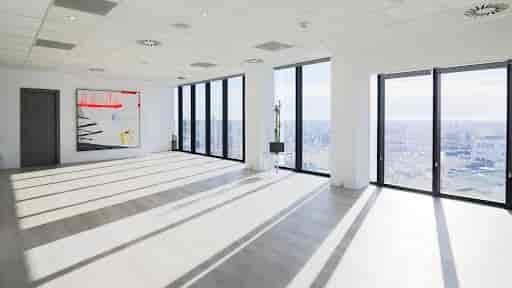 Bulevar30 event space with floor-to-ceiling windows for corporate receptions and gallery pop-ups.