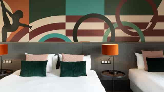Meeting room at Apollo Hotel Amsterdam for creative business retreats and corporate events.