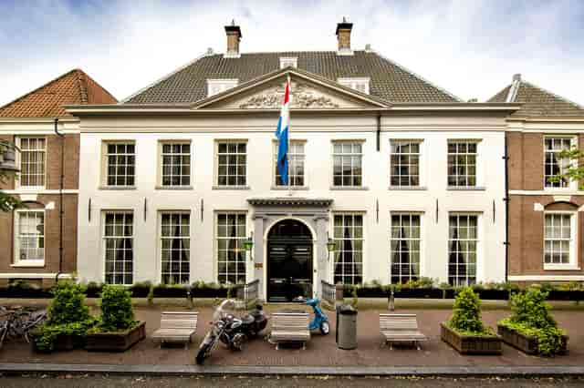 Schutterszaal at Het West-Indisch Huis: Historic boardroom venue for executive retreats.