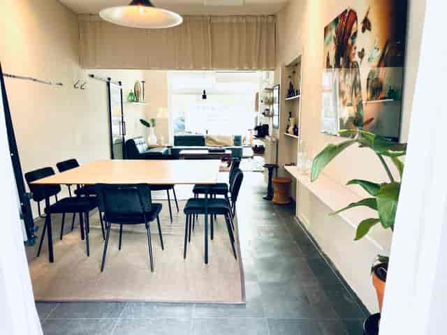 Werkwinkel break-out space with collaborative seating for creative workshops and strategy sessions.