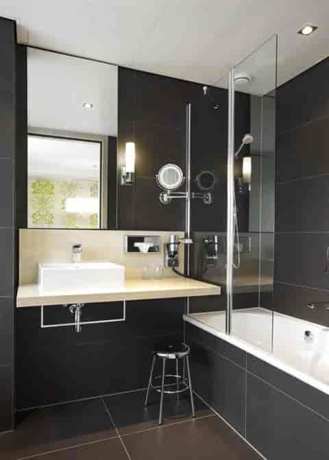 Modern hotel bathroom at Haydn NH Amsterdam Zuid for business travel and VIP event room blocks.