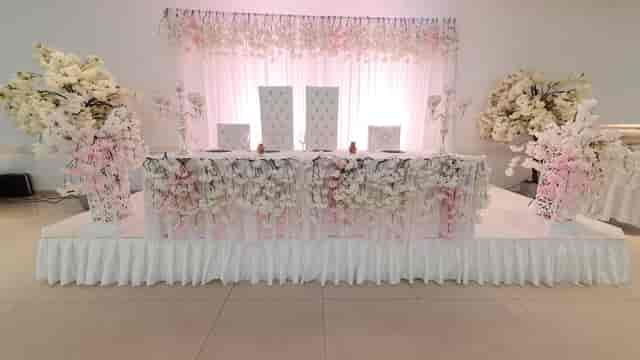 Sweetheart table with lush florals at Rhone Events & Congrescenter wedding reception.