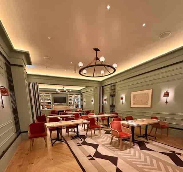 Sophisticated meeting space at Mortise & Tenor, ideal for workshops and gatherings in London.