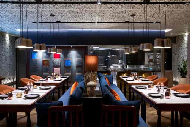 Grayton Hotel Dubai meeting room with luxury upholstery for executive dinners and networking.