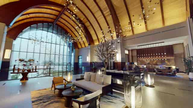 Luxury welcome reception in Anantara Mina Al Arab lobby with vaulted ceilings for corporate events.