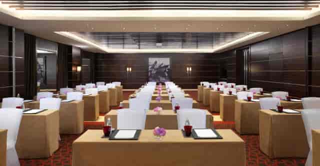 Classroom-style meeting room at Raffles The Palm Dubai for corporate training and seminars.