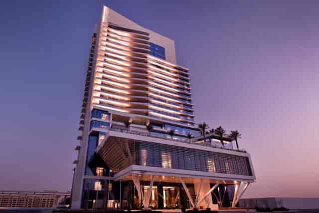 Khamseen at Mövenpick Media City: contemporary hotel architecture for corporate retreats and events.