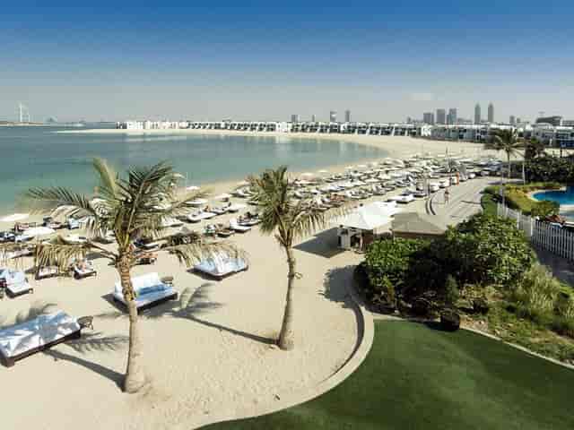Almas beach club, Mövenpick Jumeirah, for corporate retreats and incentive trips.