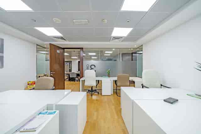 Modular private office space with minimalist desks for individual work or small meetings.