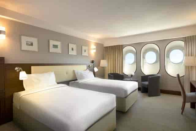 QE2 Legacy Room: twin-occupancy hotel suite for maritime conference and incentive group travel.