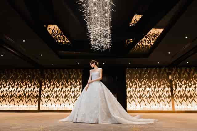 Luxury L'Obelisque ballroom in Dubai with grand chandelier for upscale weddings and gala events.