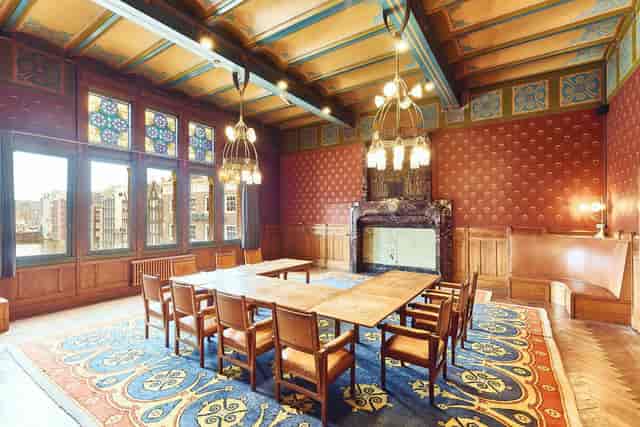 Sophisticated meeting room with stained glass ideal for corporate gatherings and strategy sessions.