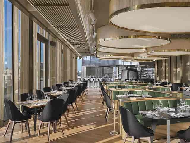 Sleek restaurant in NIM Amsterdam with natural light, perfect for upscale events and meetings.