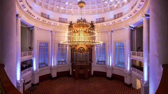 Elegant Koepelzaal in Koepelkerk Amsterdam, ideal for weddings and galas.