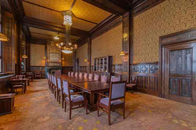Elegant Wine Cellar meeting room with mahogany table for corporate events in Amsterdam.