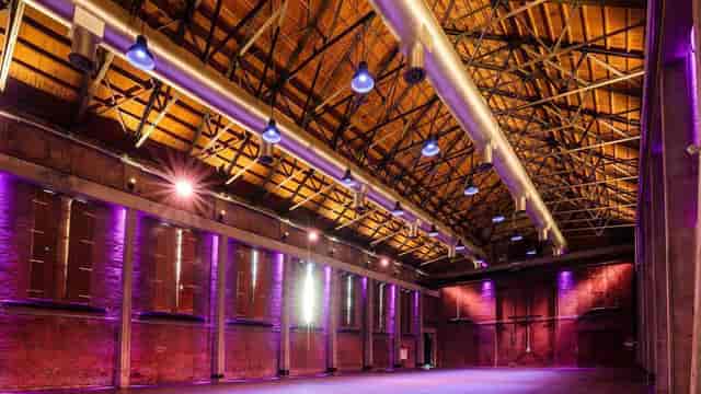 Spacious Transformatorhuis hall with high ceilings, perfect for weddings and corporate events.