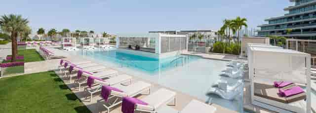 WET Deck at W Dubai The Palm: upscale poolside venue for incentive trips and networking events.
